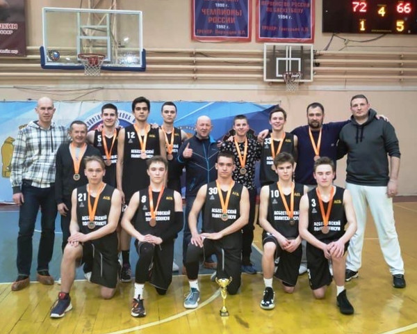Успех наших баскетболистов: победили в своем регионе, отправились в Тюмень