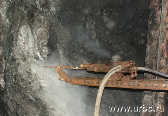 Добыча руды ведется на глубине 270 м