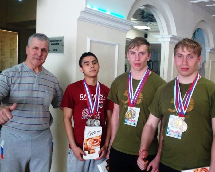 Спорт Свердловская область. Асбестовский городской округ молодые спортсмены. Спортсмены защищают честь