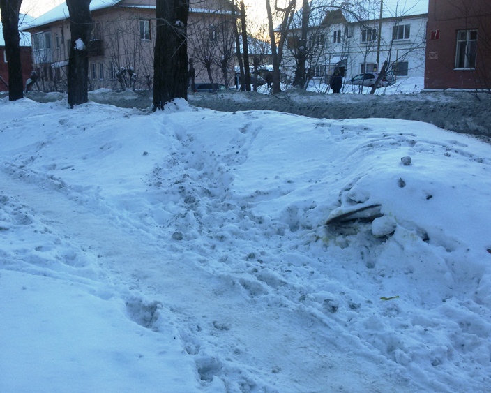 Из снежных сугробов число. Снег не вывозят. Вывоз снега Краснотурьинск. Псков снег вывоз. 7 Февраля 2024 сугробы в Ржеве фото.