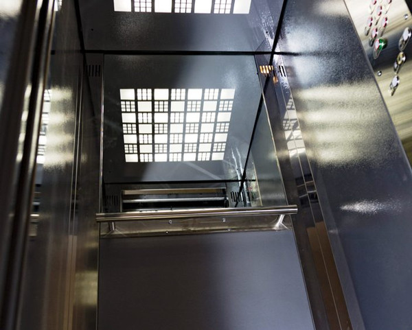 В домах свердловчан заменили 3,6 тысячи лифтов
