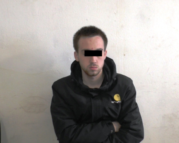 В Свердловской области сотрудники уголовного розыска задержали курьера мошенников