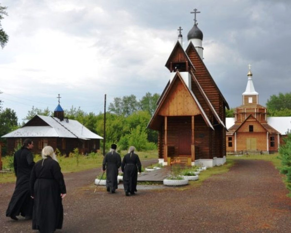 Михаиловский храм и церковь святой Татианы