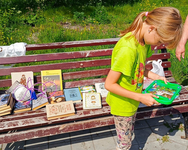 «Книжные скамейки» действуют при условии хорошей погоды